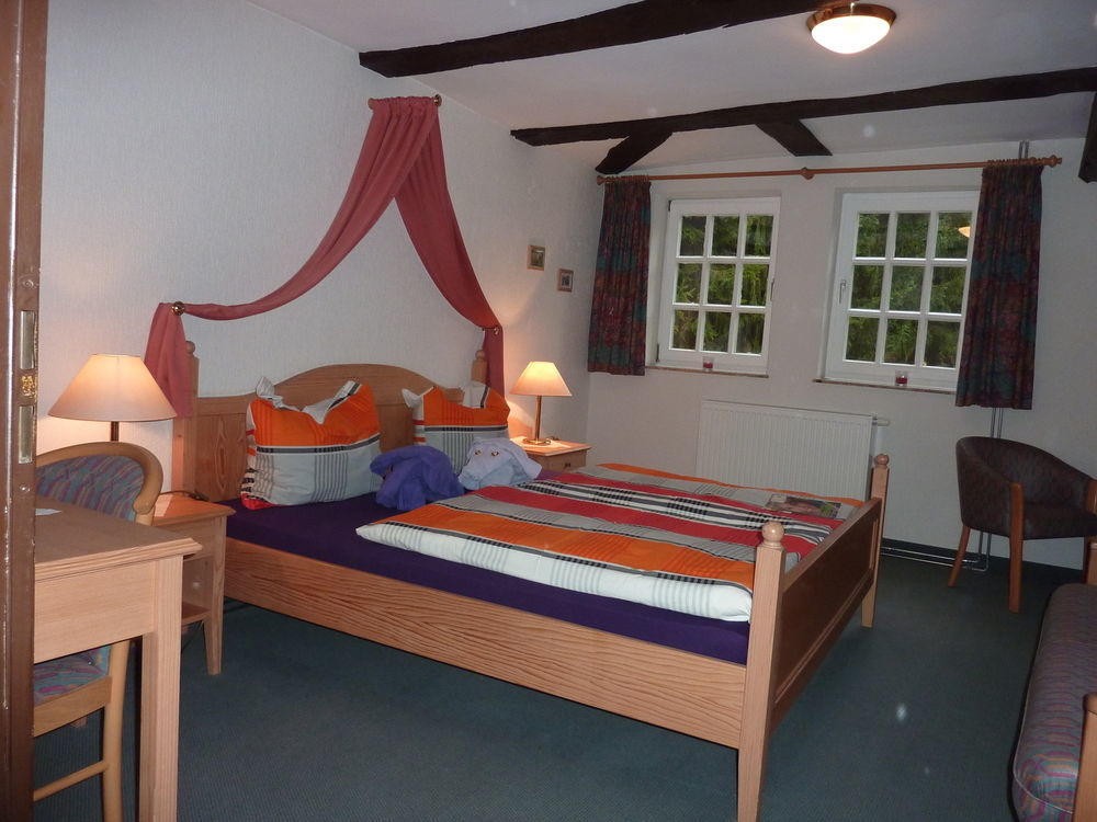 Hof Guttels Waldgasthof Ferienpension โรเทนบวร์ก อัน แดร์ ฟุลดา ภายนอก รูปภาพ