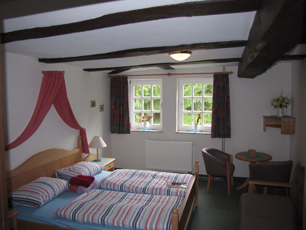 Hof Guttels Waldgasthof Ferienpension โรเทนบวร์ก อัน แดร์ ฟุลดา ภายนอก รูปภาพ